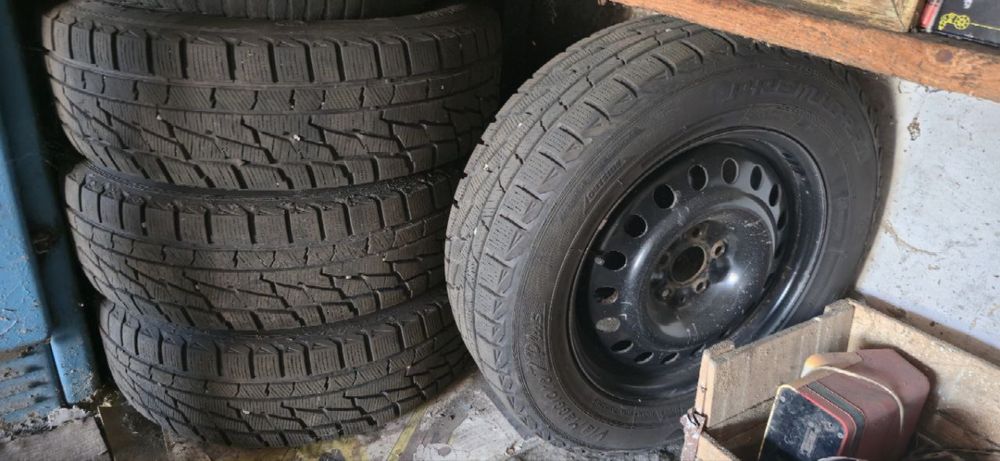 Продам комплект зимової резини на дисках