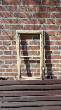 Stare okno zabytkowe drewniane.
