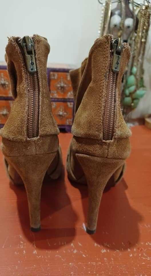 Botins camurça camel da Stradivarius