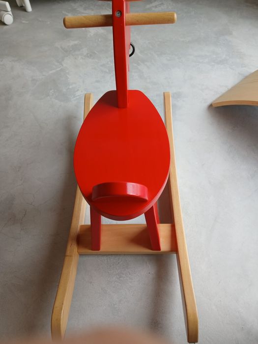 Rena “cavalo” de baloiço