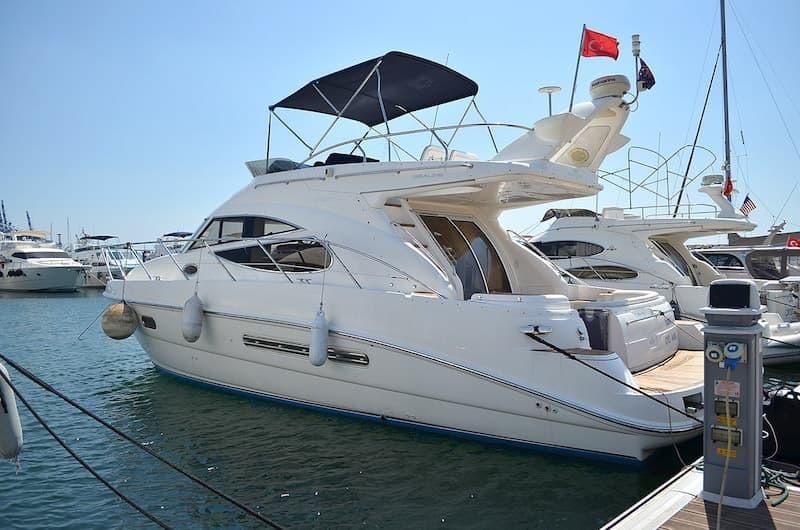 Моторна яхта SEALINE 42/5