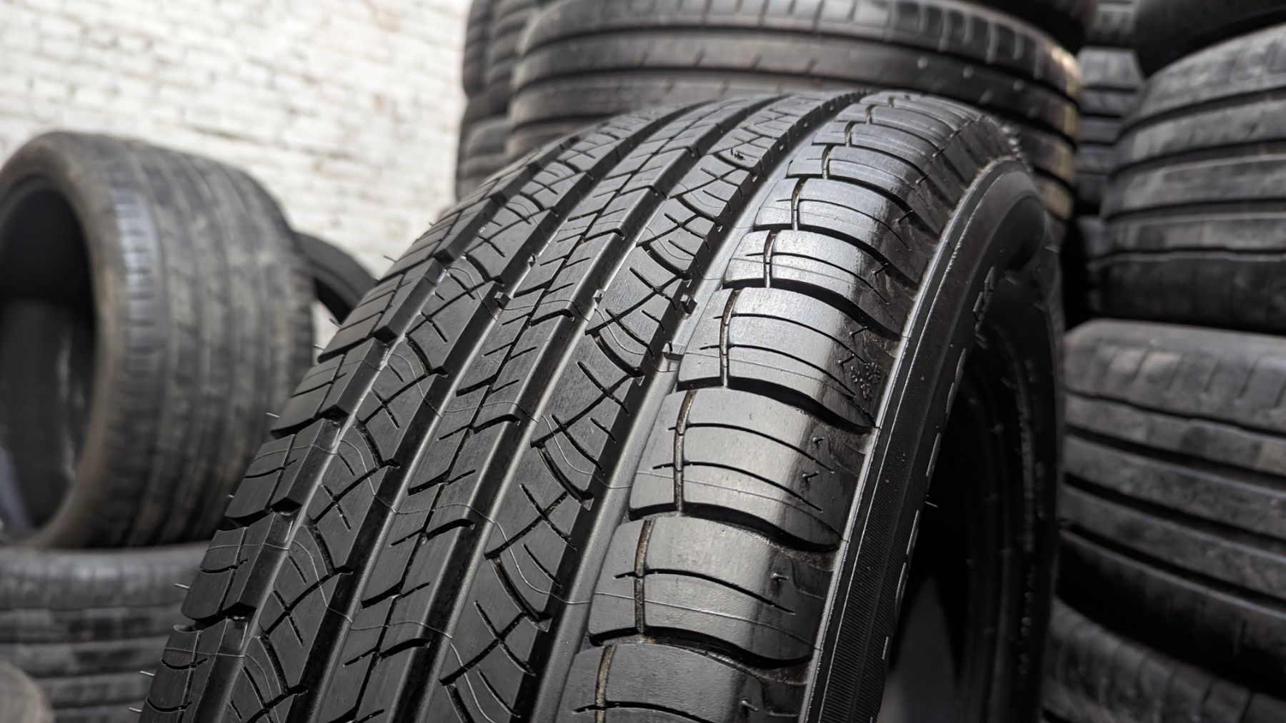 Шина 215/65 R 16 Michelin Latitude Tour HP Одне нове колесо Розпаровка