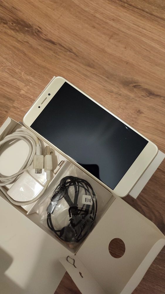 Vendo Huawei p8  lite 2017