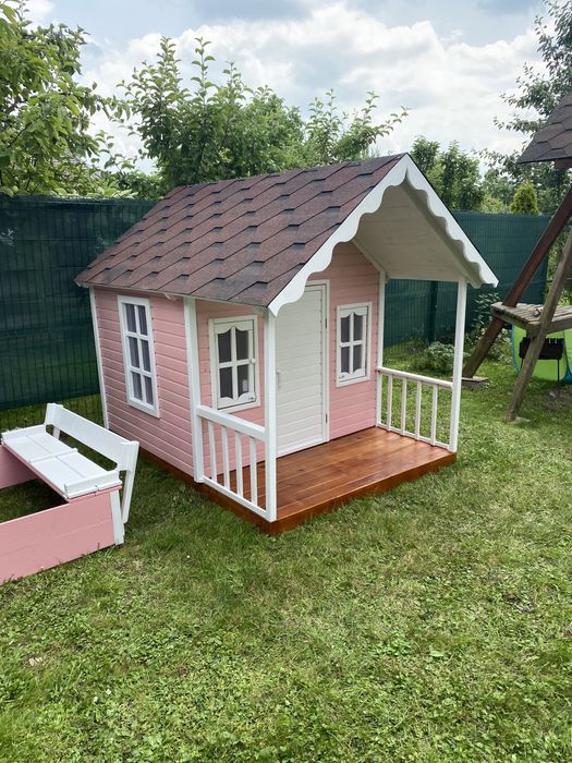 Дитячий будиночок майданчик пісочниця гірка дітям