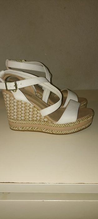 Calçado usado em muito bom estado