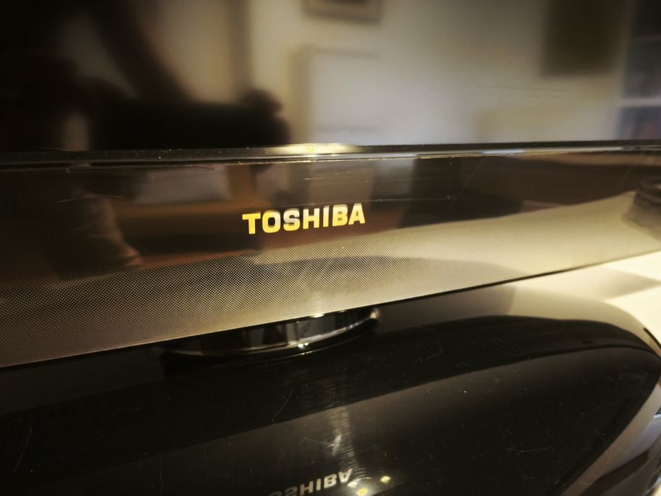 Televisor Toshiba 32 polegadas, em ótimo estado. Com comando original