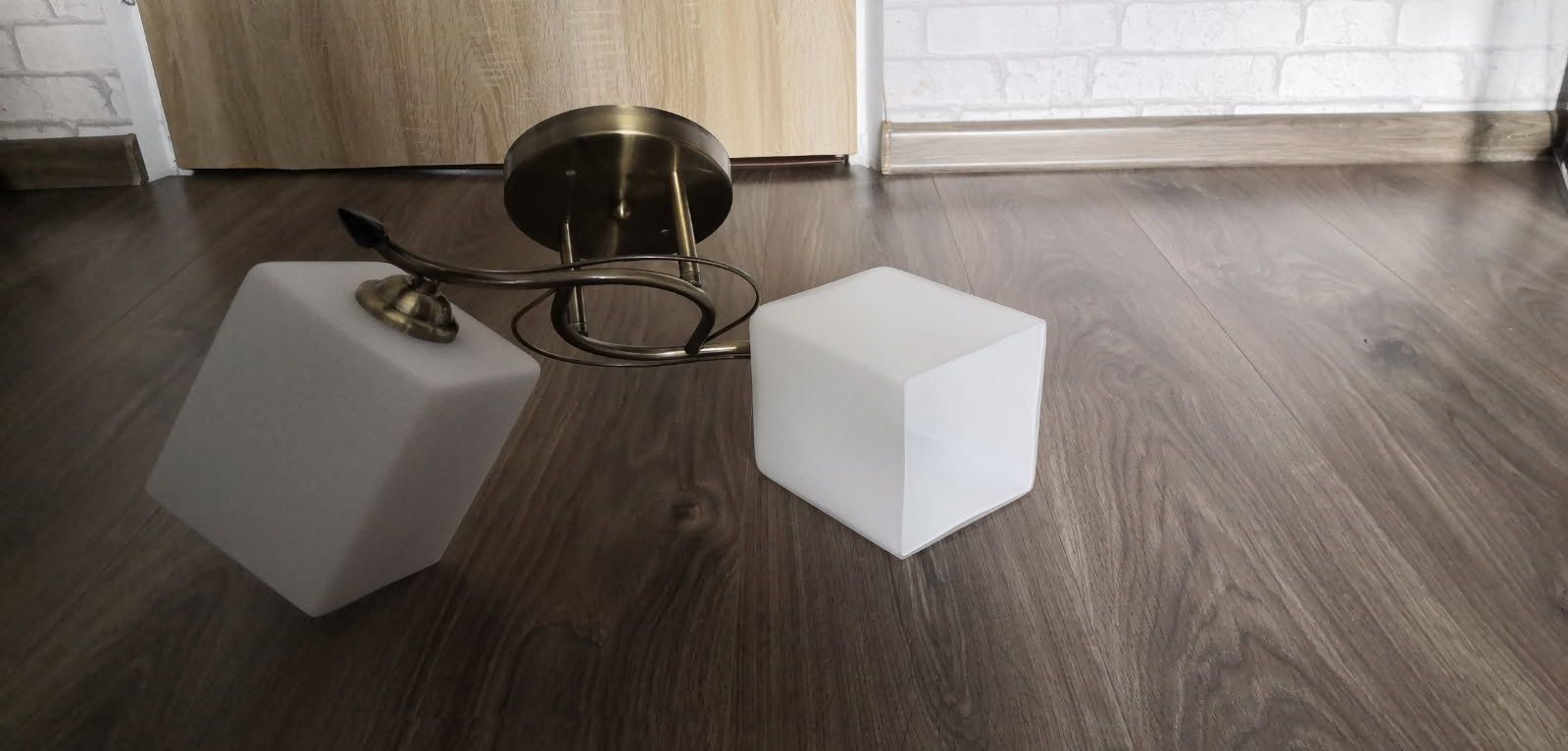Lampa sufitowa - dwa klosze