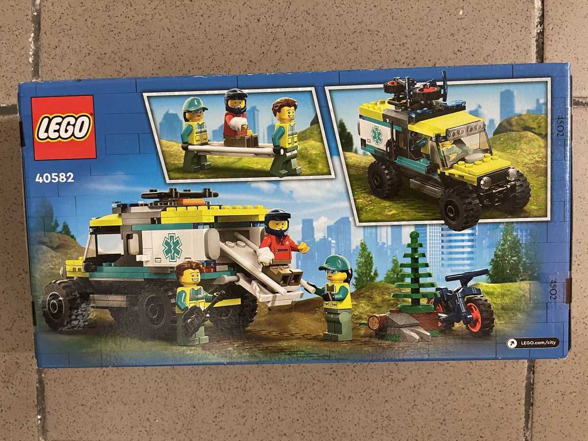 LEGO 40582 City - Terenowa karetka z napędem 4x4