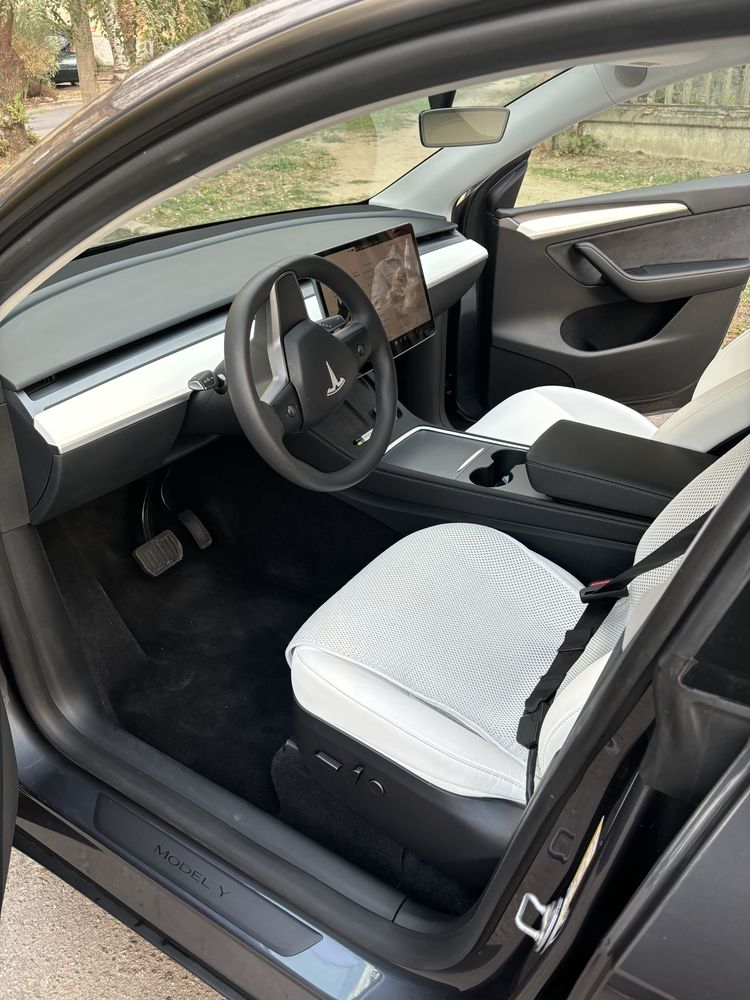 Продаю машину TESLA модель Y