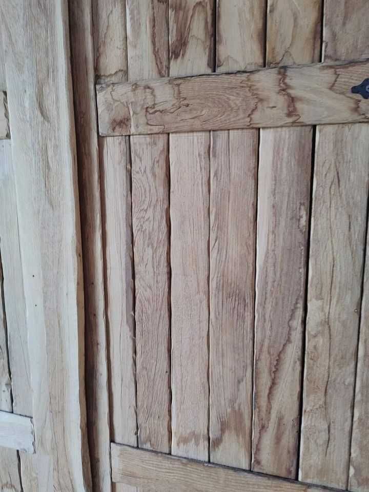 Dębowa szafa dwudrzwiowa, lite drewno, stylizowana, ręcznie robiona