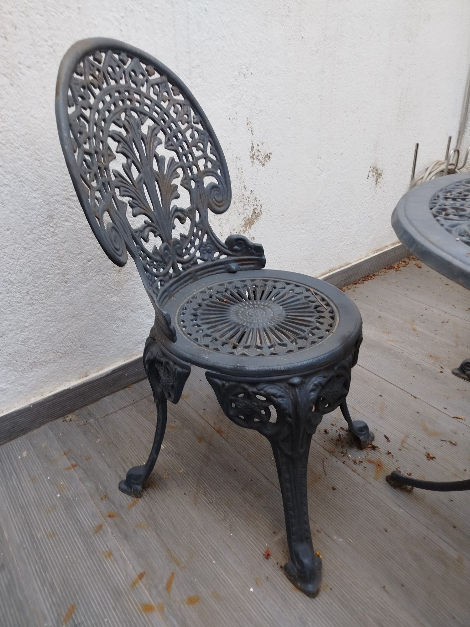 Cadeiras e mesa de jardim