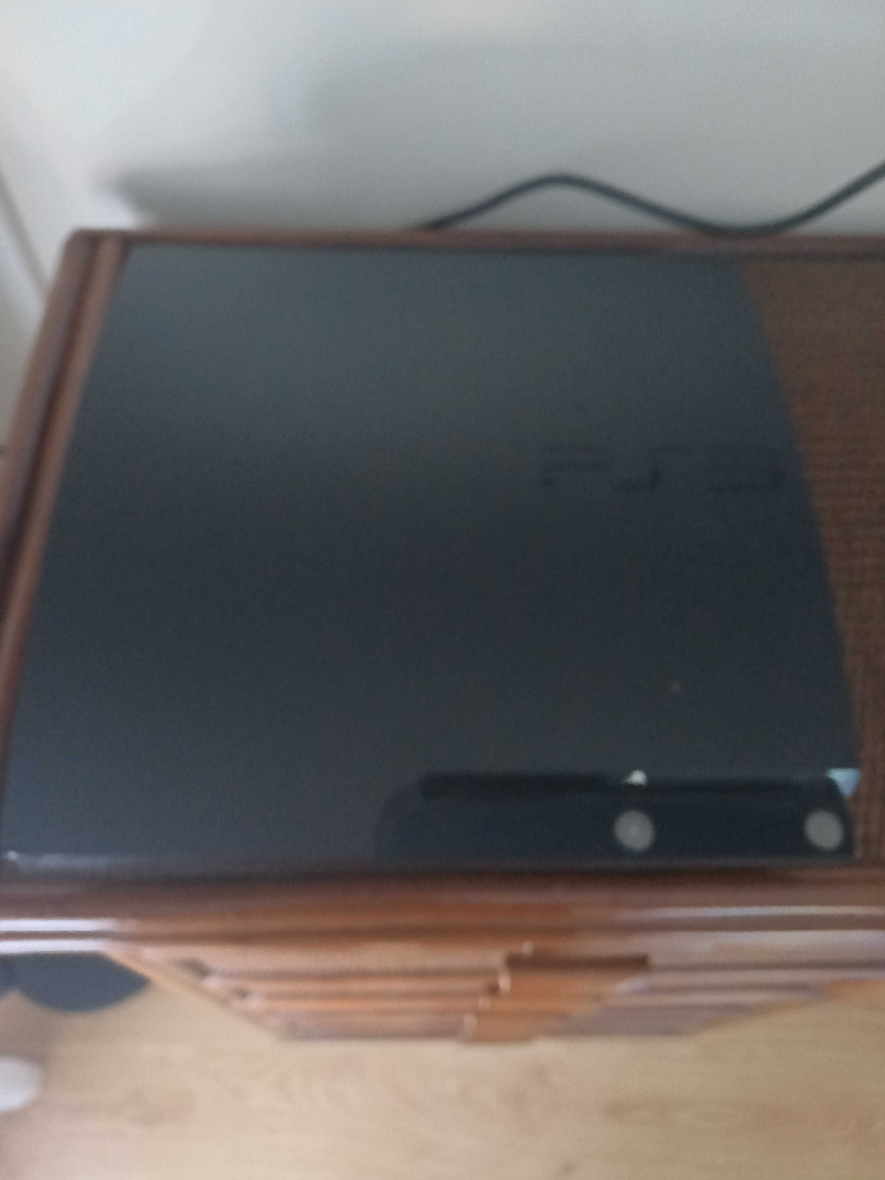 Playstation 3 + 2 comandos + 4 jogos
