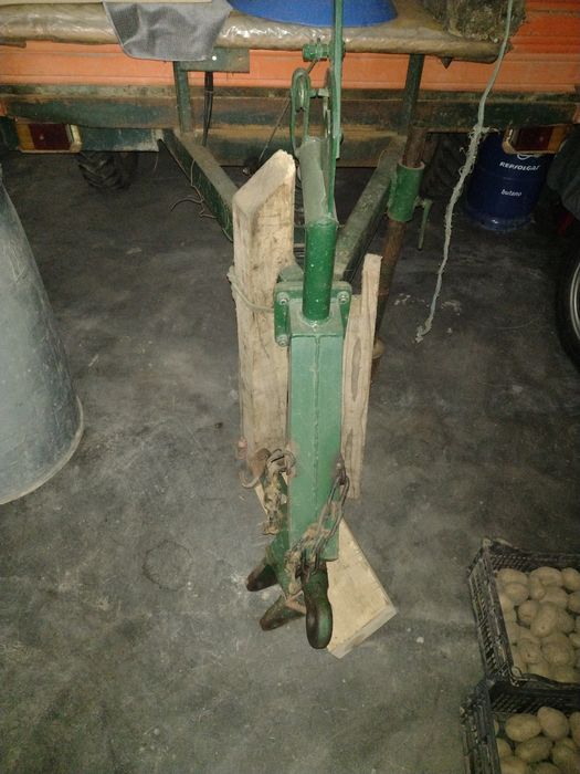 Reboque adaptado para trator de 4 rodas