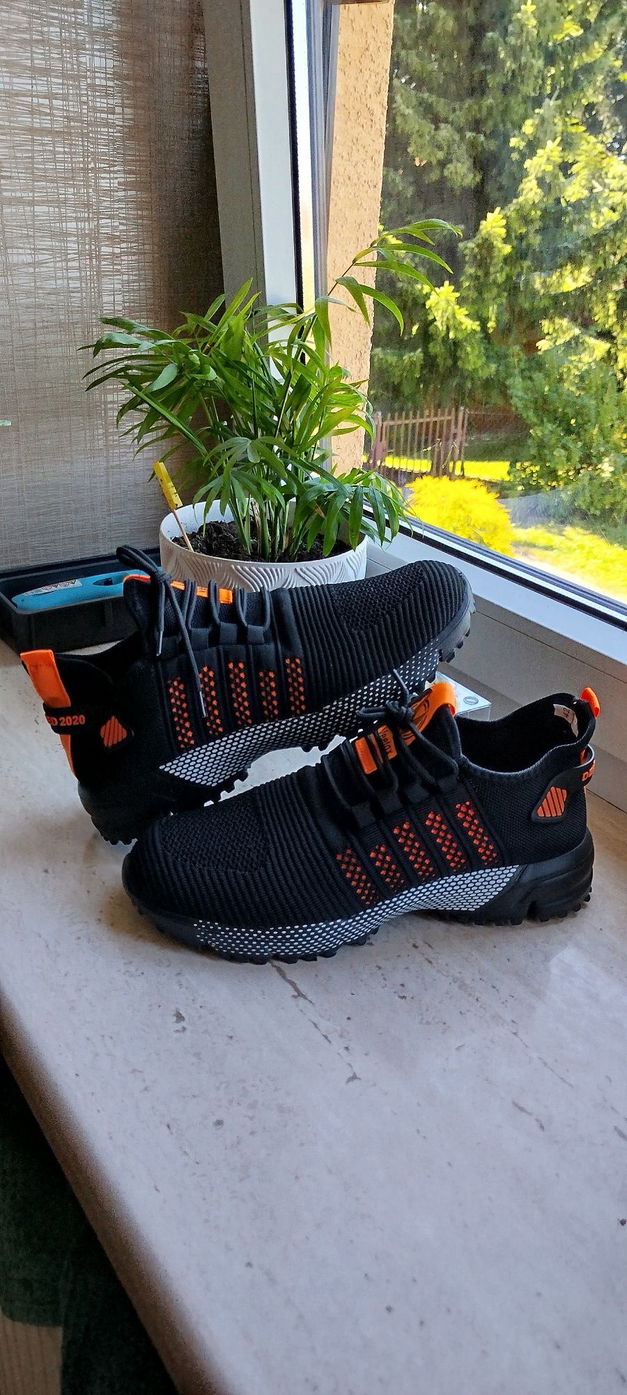 Adidasy męskie sportowe Nowe czarno pomarańczowe Roz 42 dł wkładki 27