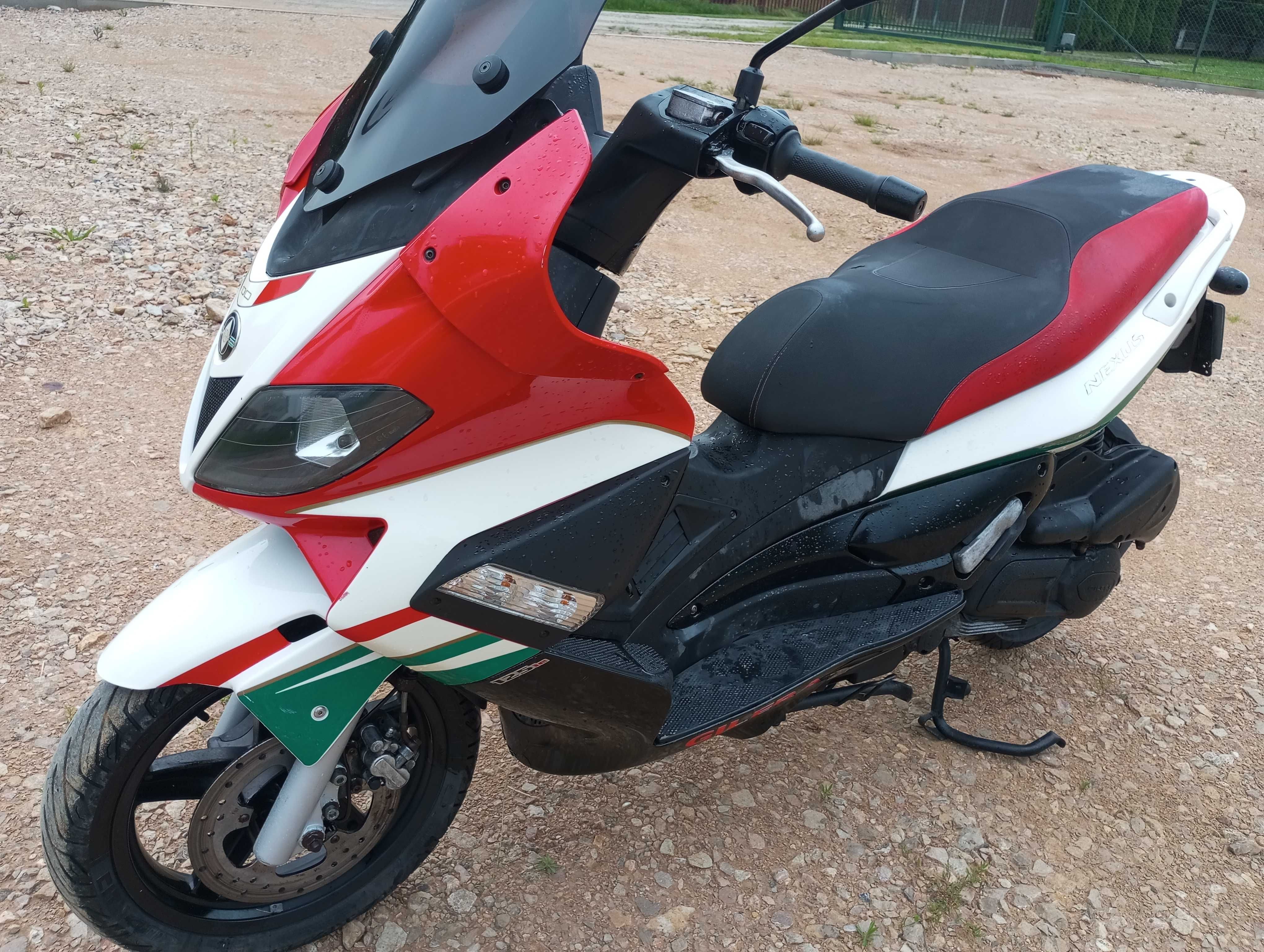 Gilera Nexus 125 ie Centenario wersja na 100 lecie firmy