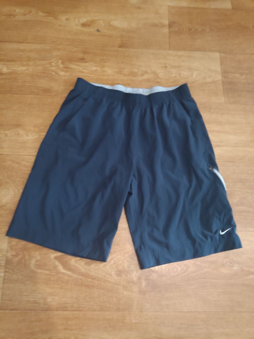Оригінальні шорти Nike