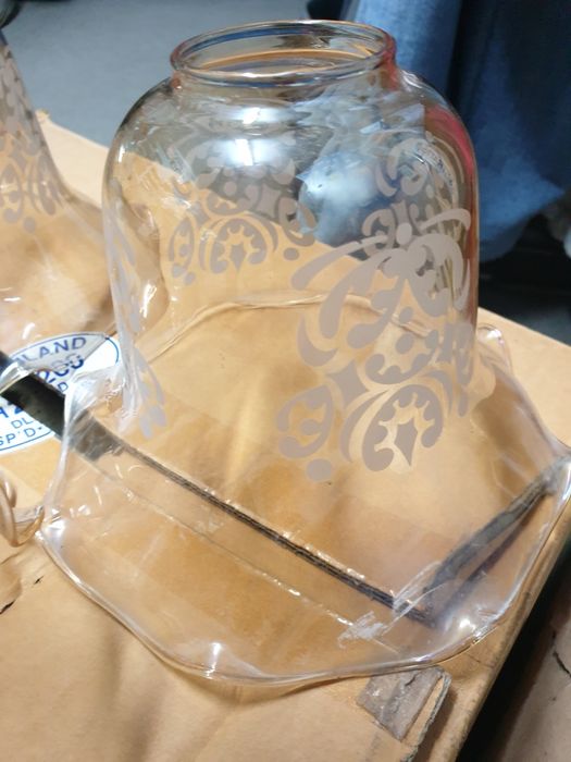 Diversos globos de candeieiros antigos