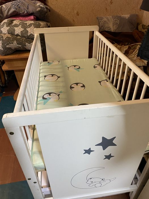 Дитяче ліжечко на маятнику