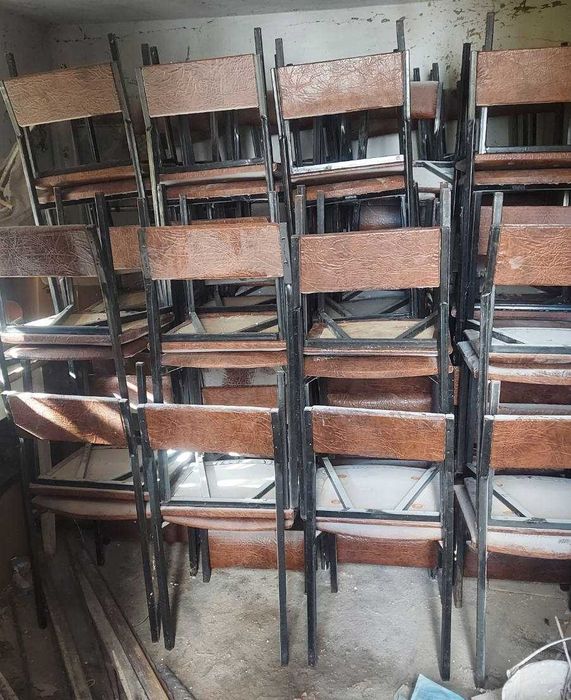 Стіл та стілець з спинкою, м'який