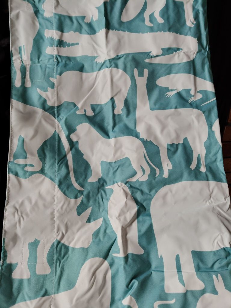 Zasłona zaciemniająca okno przenośna 198 x 130cm z przyssawkami rzepy
