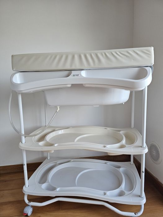 Banheira com Muda-Fralda Brevi

Em bom estado
Apenas com um rasgão vis