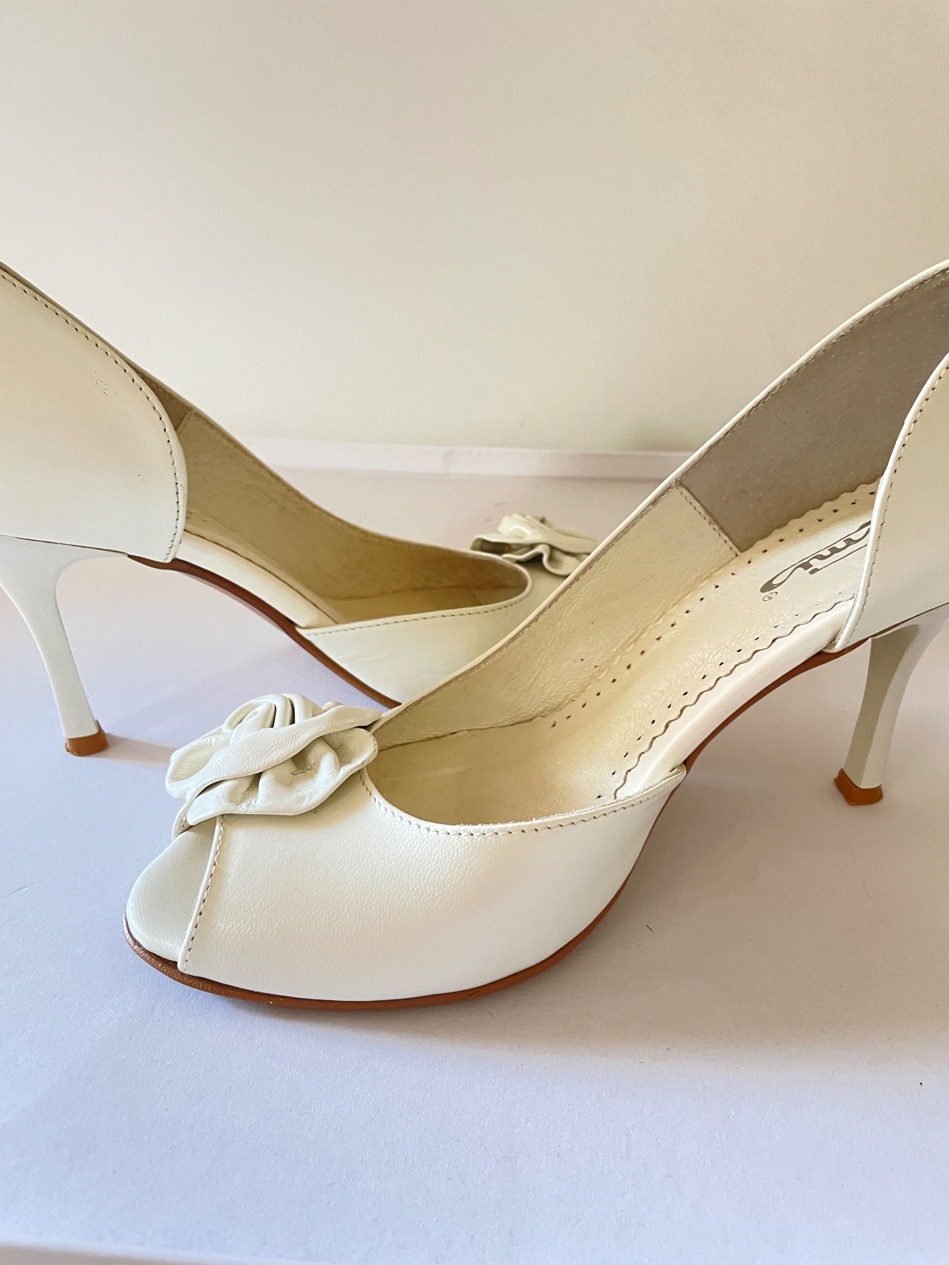 Buty ślubne szpilki skórzane ecru jasne rozmiar 36