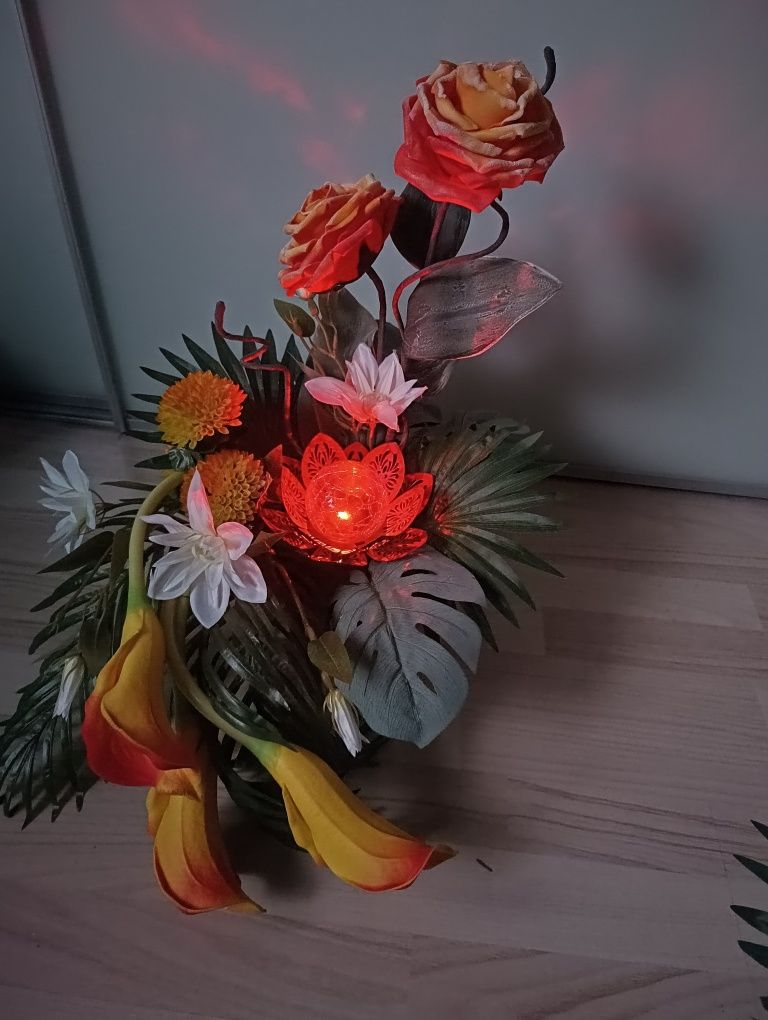 Stroik z lampką solarną na grób na cmentarz dzień matki dzień ojca