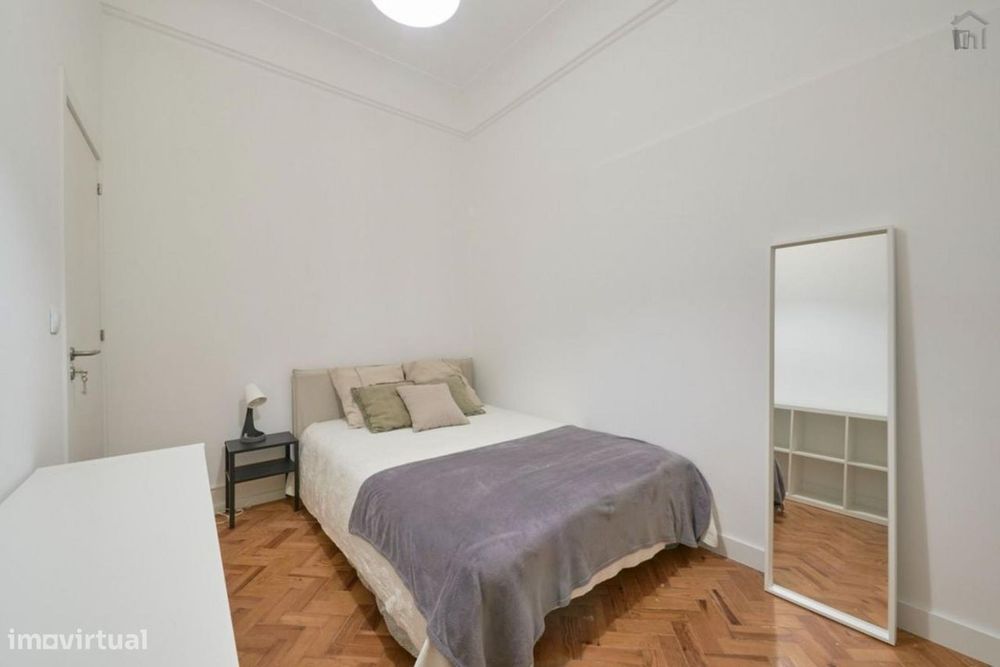 670318 - Quarto com cama de casal em...