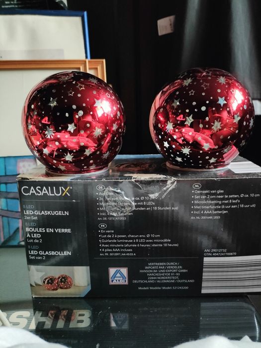 dwuczęściowy zestaw szklanych kul LED marki Casalux.