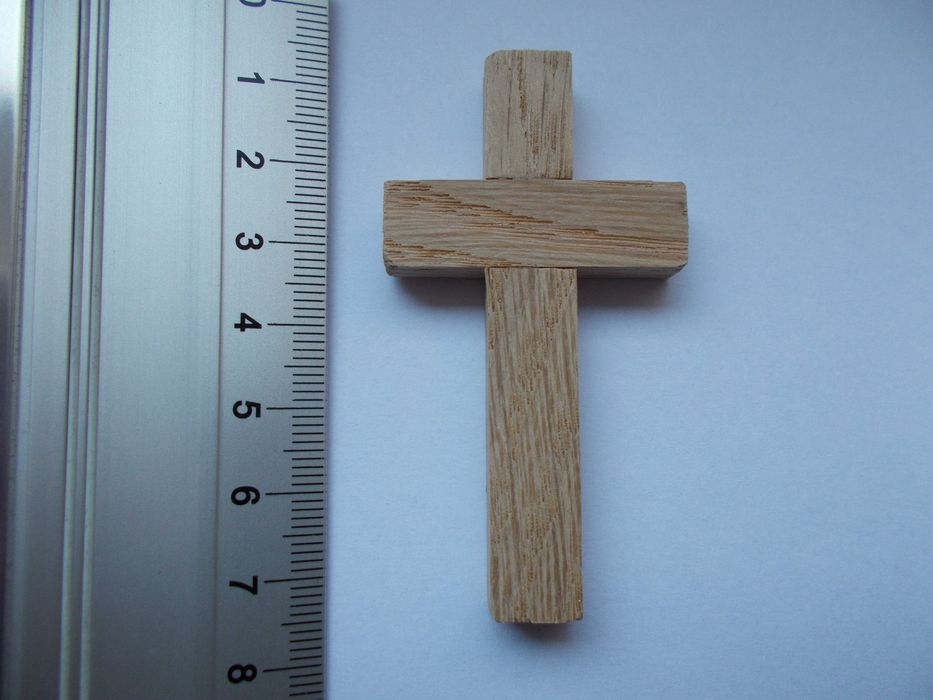 Drewniany mały dębowy krzyż na ścianę 6,5x3,5 cm