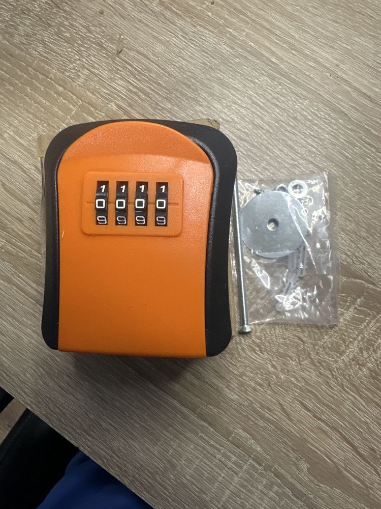 Skrzynka na klucze z kodem - zamek