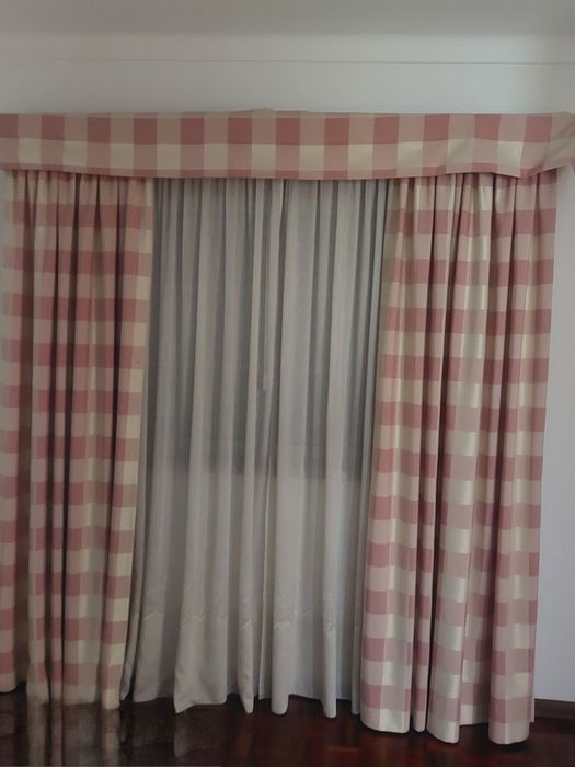 Cortinado com sanefa