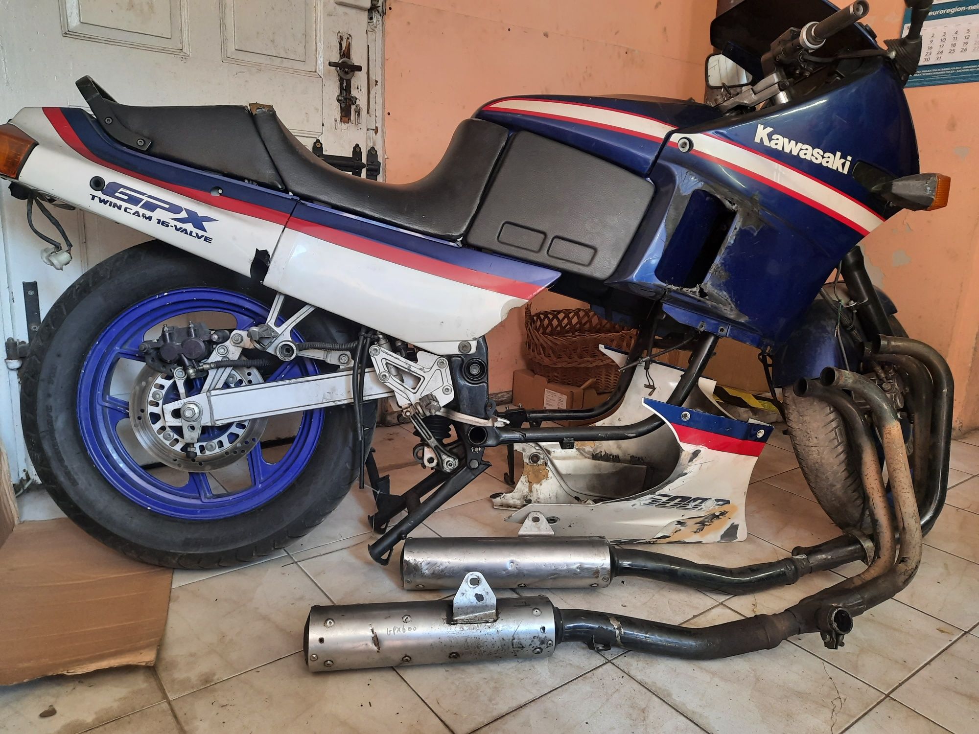 Kawasaki GPX 600 R części gpz 600 moduł bak lagi owiewki stopka wiązka