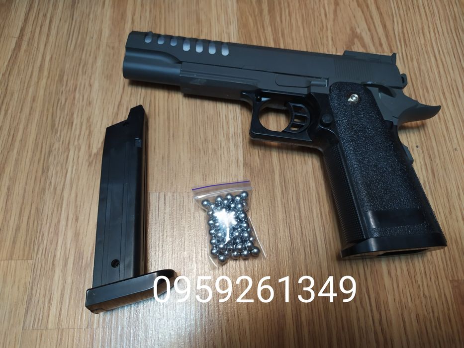 Іграшковий металевий пістолет