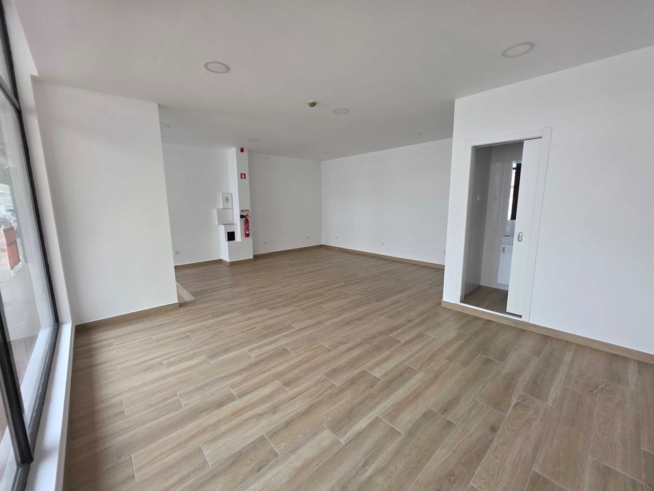 Arrenda-se espaço comercial/ escritórios - Barreiro