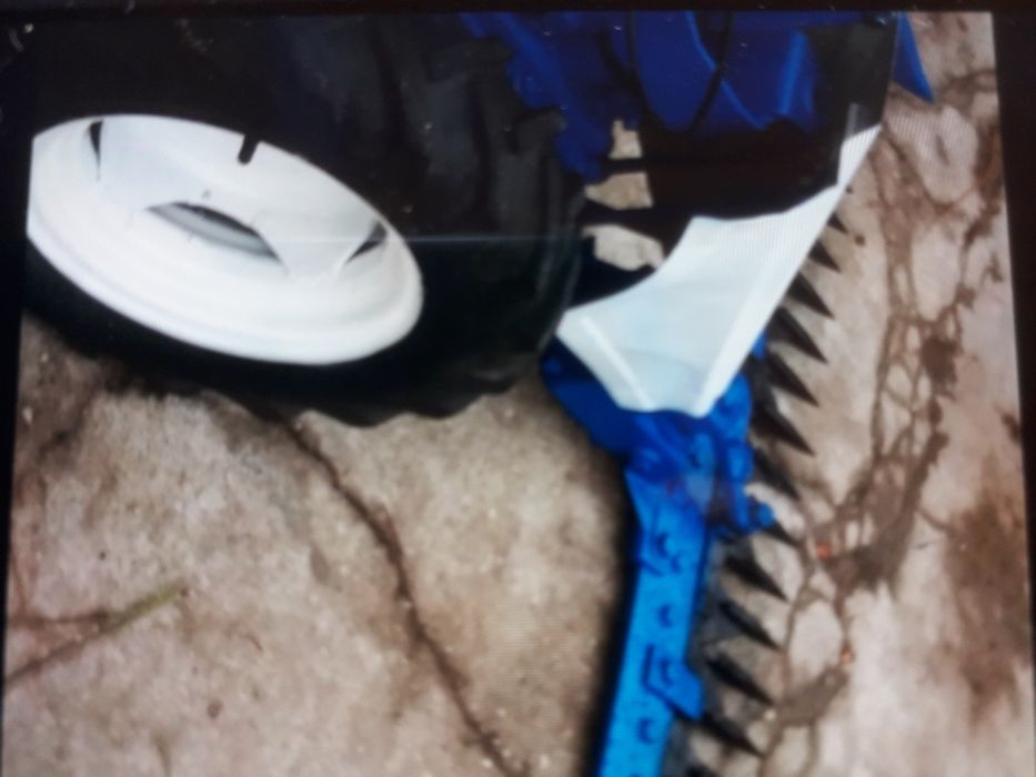 Motogadanheira/ ceifeira a gasoleo,140m de corte