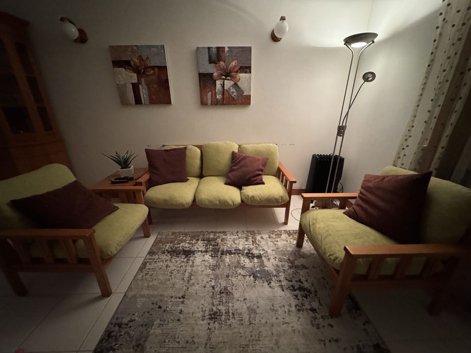 1 sofá e 2 cadeirões