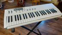 Syntezator WALDORF BLOFELD white keyboard