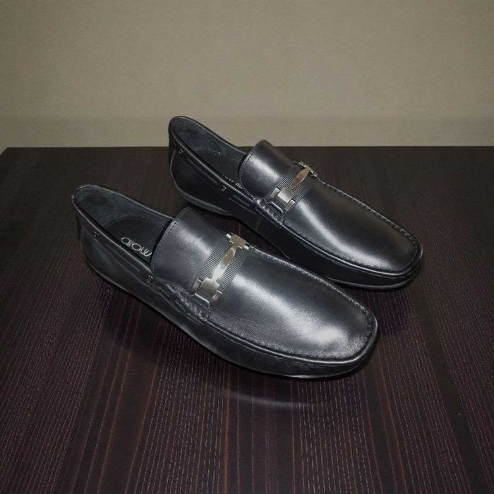 Чоловічі нові туфлі, 45 розмір , на вузеньку ногу.