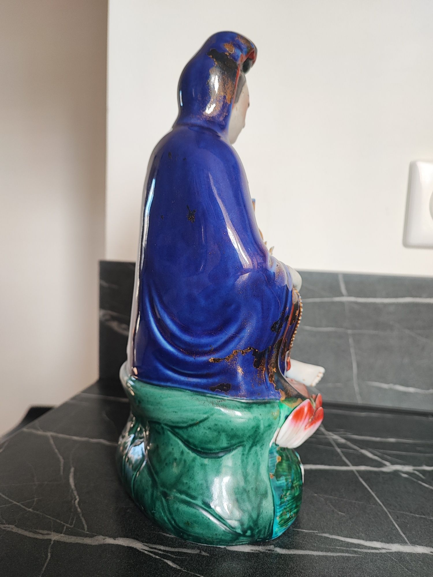 Porcelanowa figurka Guanyin bogini miłosierdzia Chiny