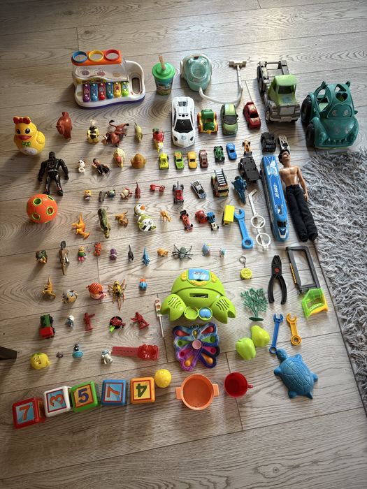 100 игрушек ребенку
