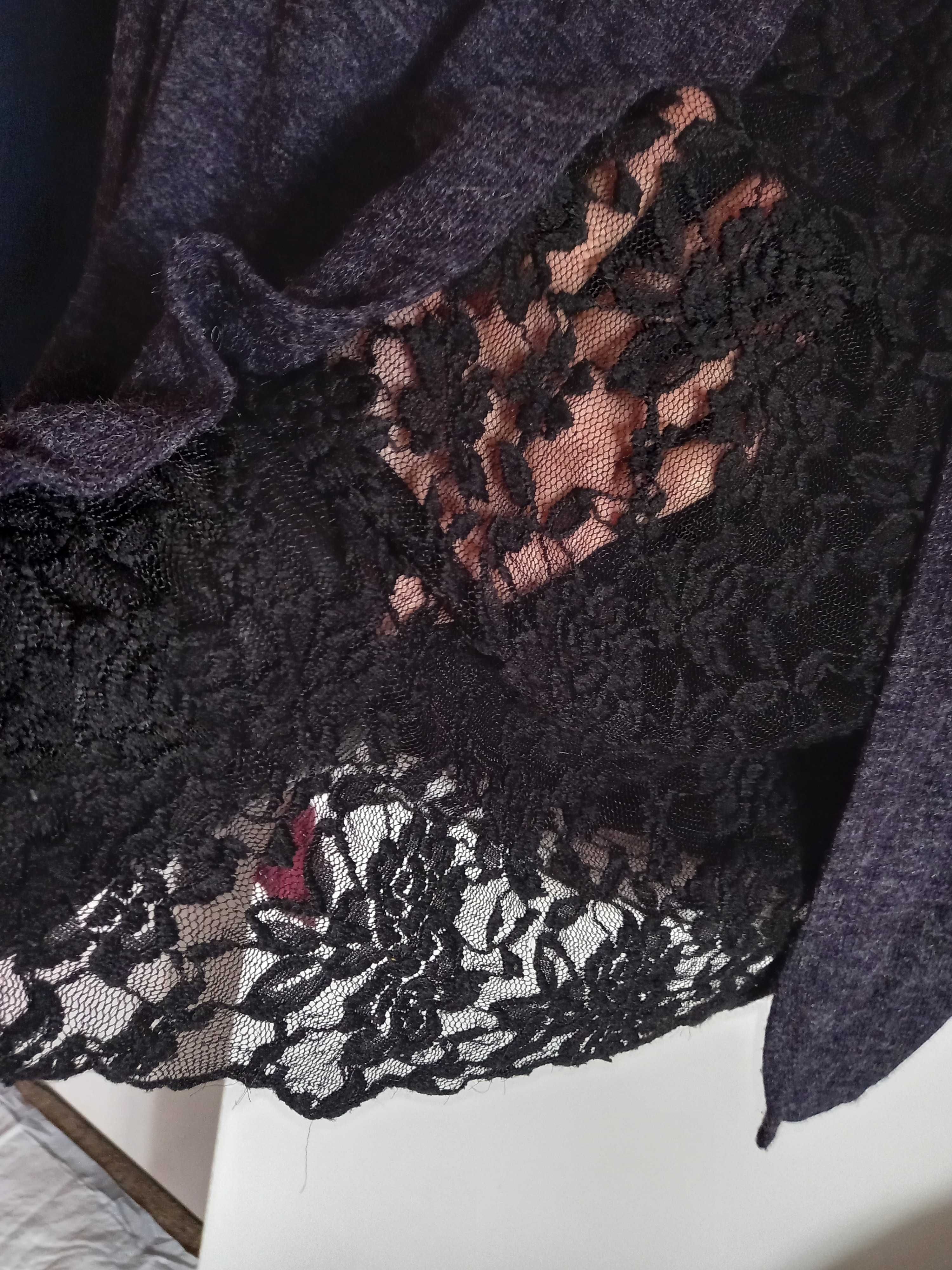 Camisola preta mesclada de roxo, com renda preta - M - Local