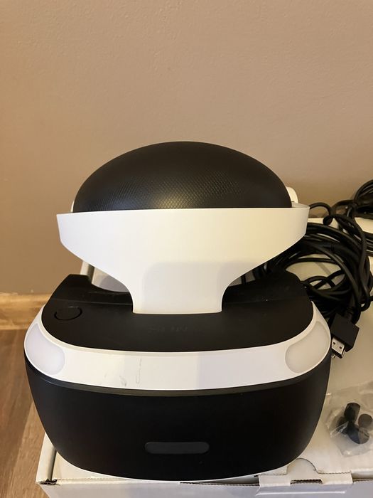 Okulary VR Playstation z kamerą i jednym kontrolerem .