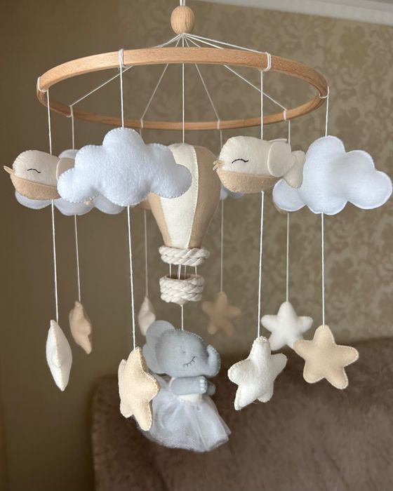 Дитячий мобіль в ліжечко