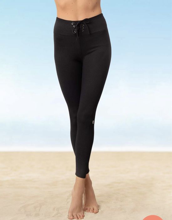 Спортивные крутые леггинсы в рубчик на шнуровке лосины ocean apart р.s