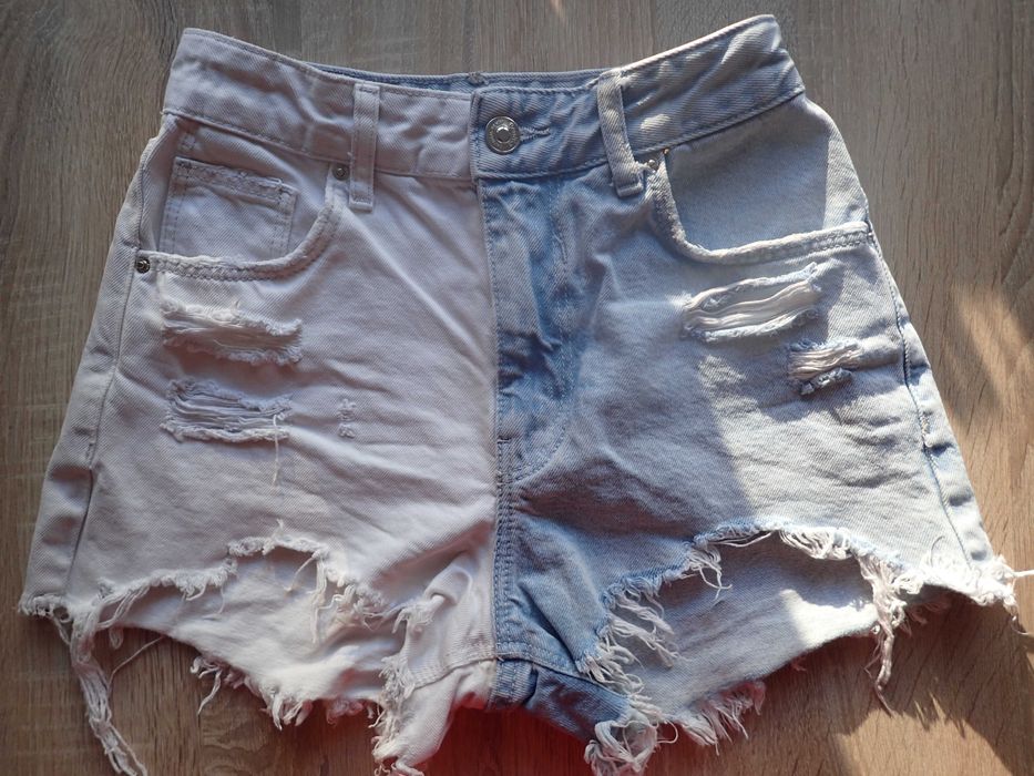 Bershka - krótkie spodenki jeansowe damskie