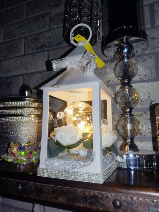 Latarenka biała dekoracja ze srebrnymi kryształkami swiecąca kula  LED