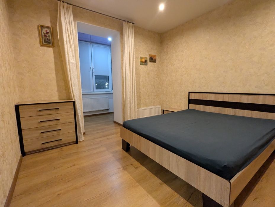 Велика 1кімнатна парк Мами