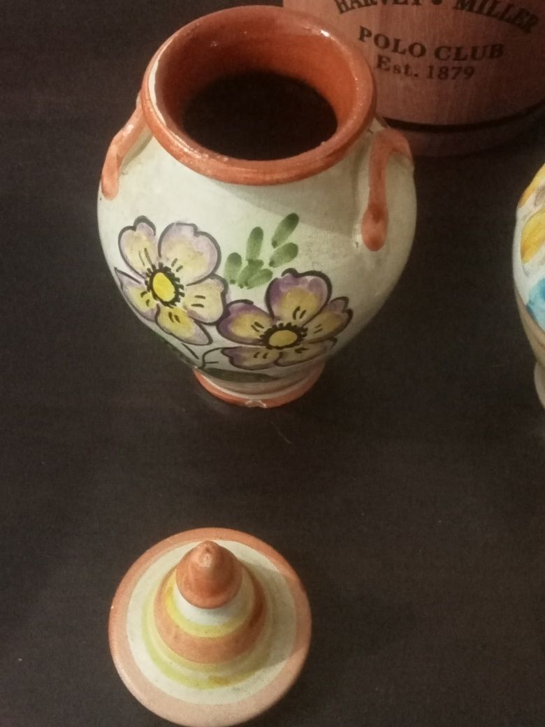 Dois potes de mel de barro, pintados á mão