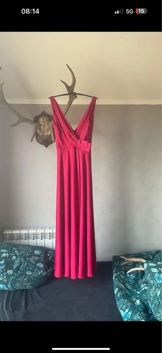 Różowa długa sukienka
